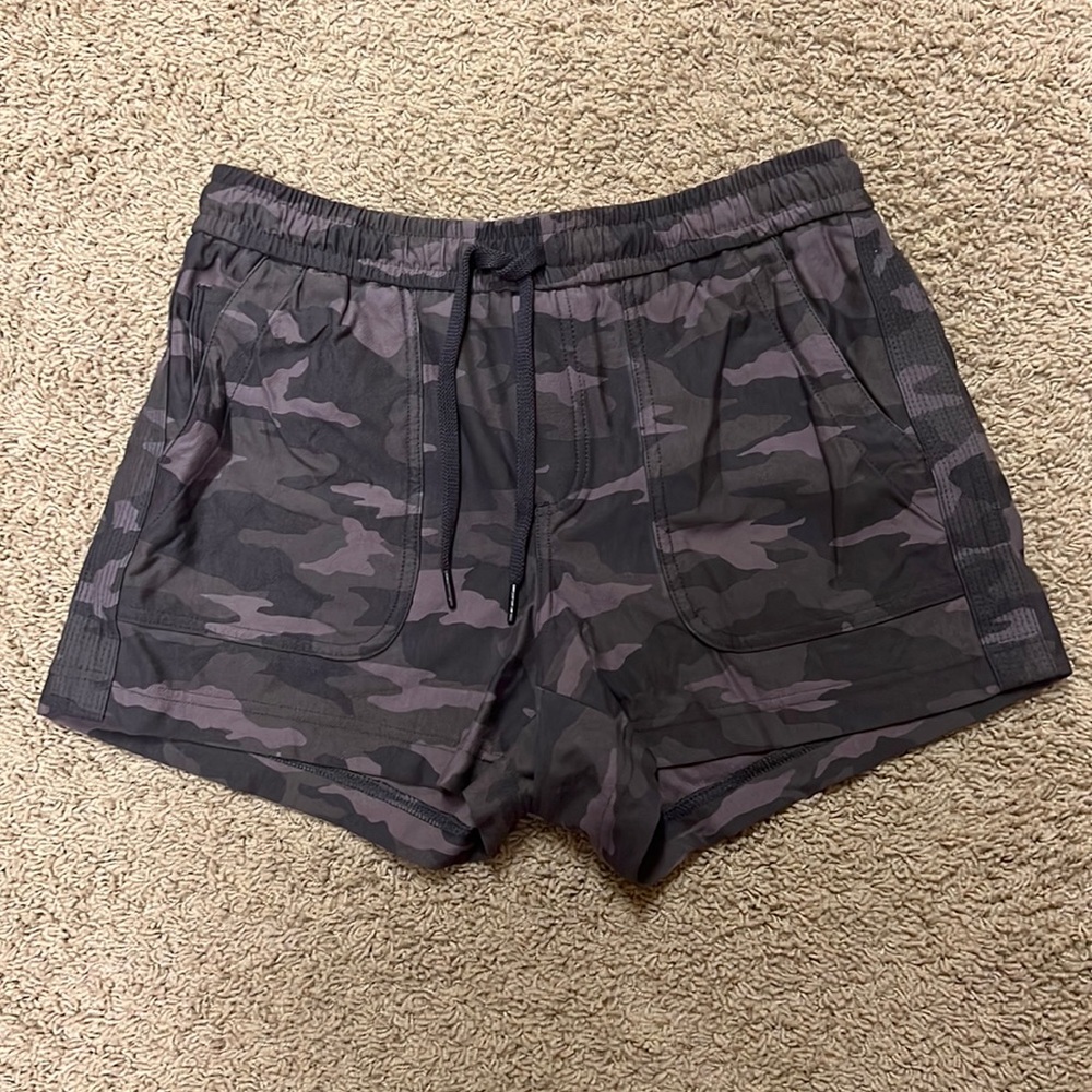 Athleta Size 8 Camo Farallon Short